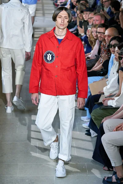 Look 48